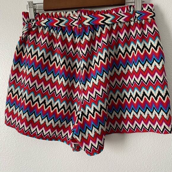 BeBop Women's Med Colorful Rainbow Chevron Summer Shorts Travel Resort Beach - Picture 11 of 11